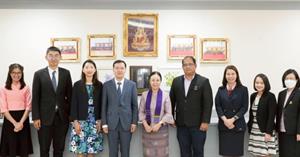 คณะศิลปศาสตร์ร่วมให้การต้อนรับกงสุลใหญ่แห่งสาธารณรัฐจีน ประจำเชียงใหม่ > </a><div style=